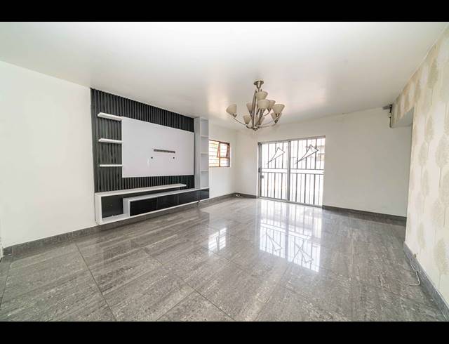 3 BEDROOM FREESTANDING FOR SALE IN SONNEVELD